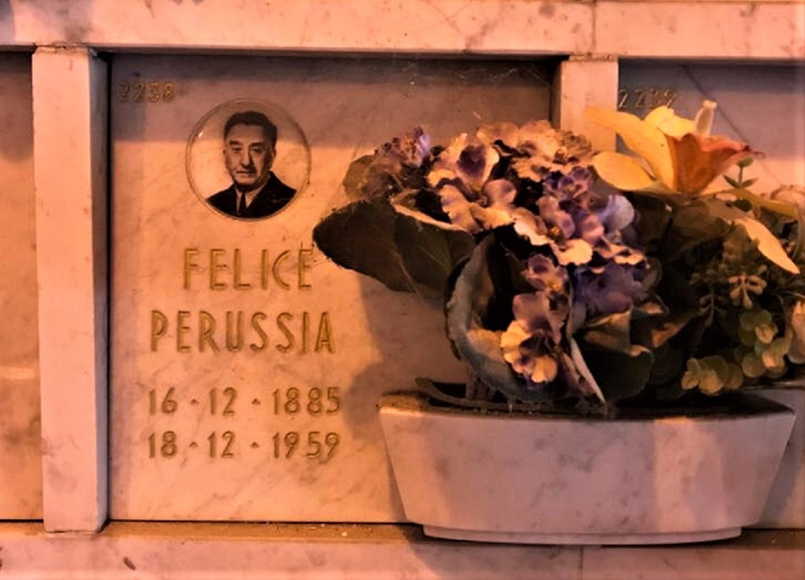 Felice%20Perussia%27s%20tomb%20%282%29.jpg
